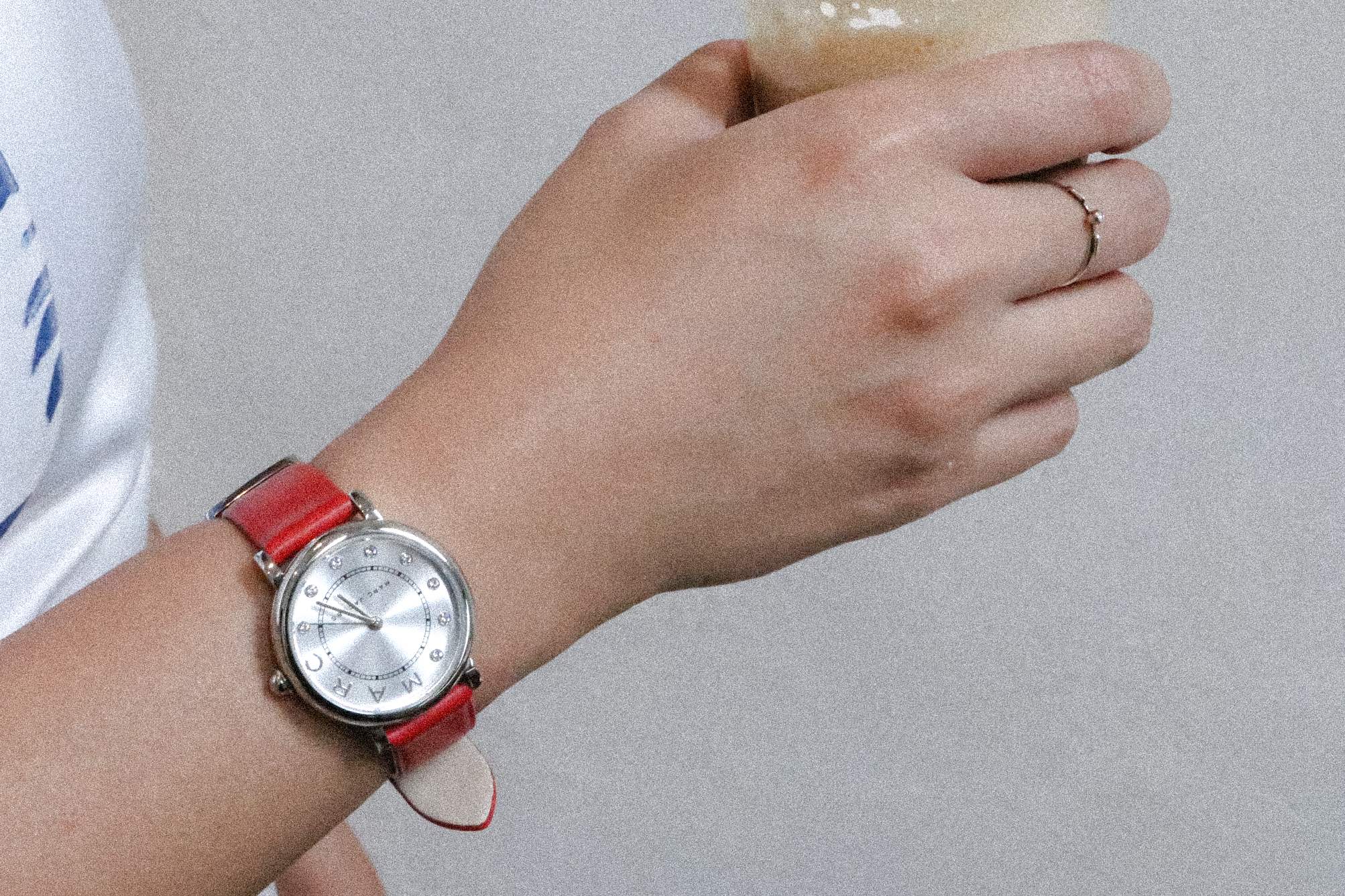 busana imlek - aksesoris merah