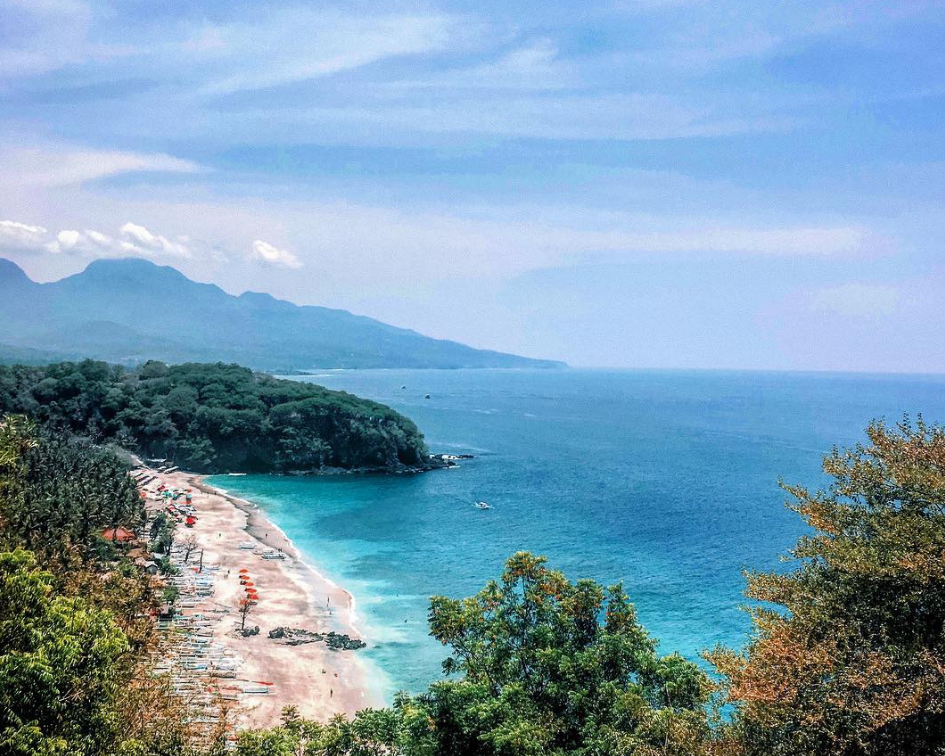 Pantai Bias Putih Romantis untuk pasangan