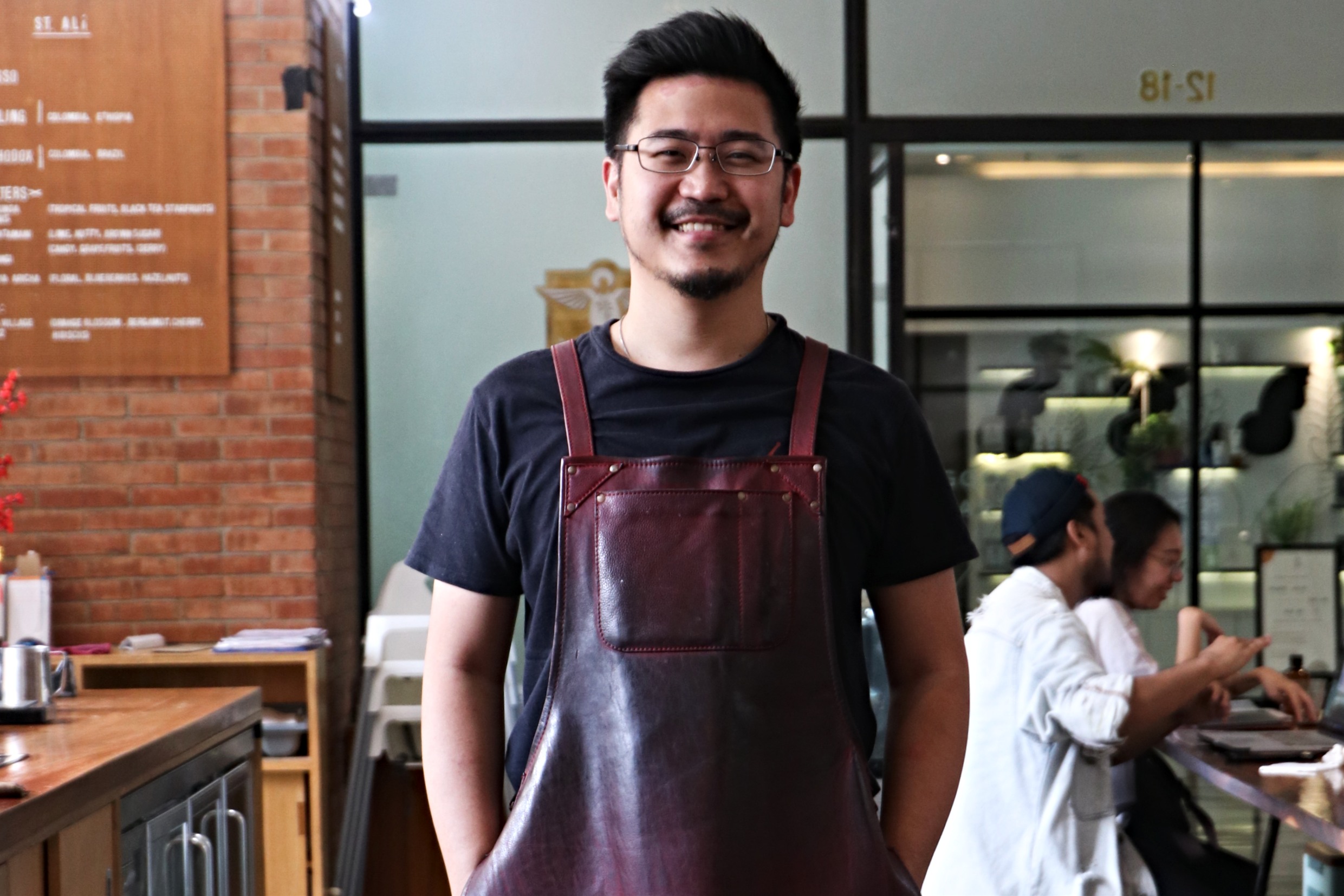barista kopi yoshua tanu