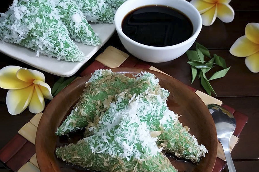 Jajanan Tradisional kue lupis