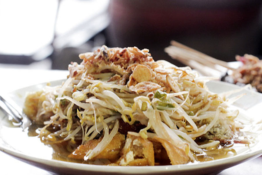 Kuliner Lontong Balap Garuda Pak Gendut, Surabaya