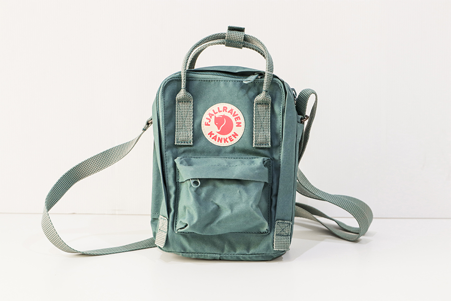 Review Tas Fjallraven Kanken Sling
