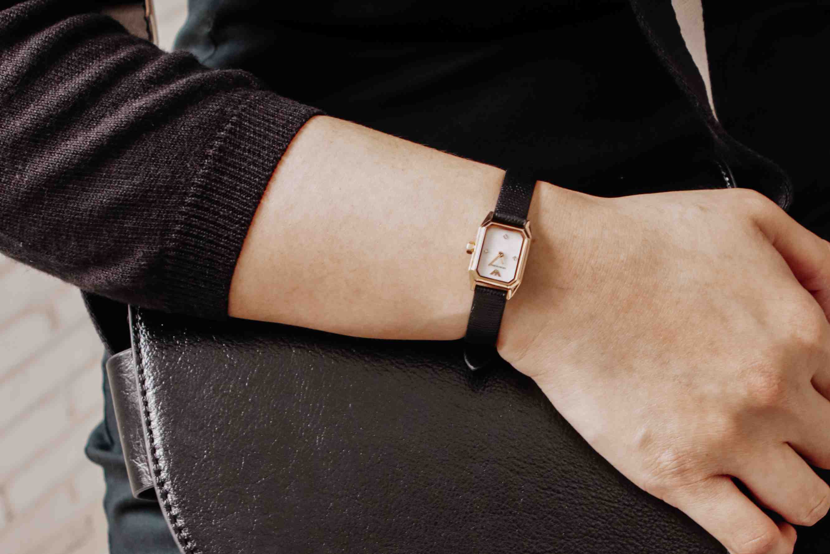 holiday gift berdasarkan karakter