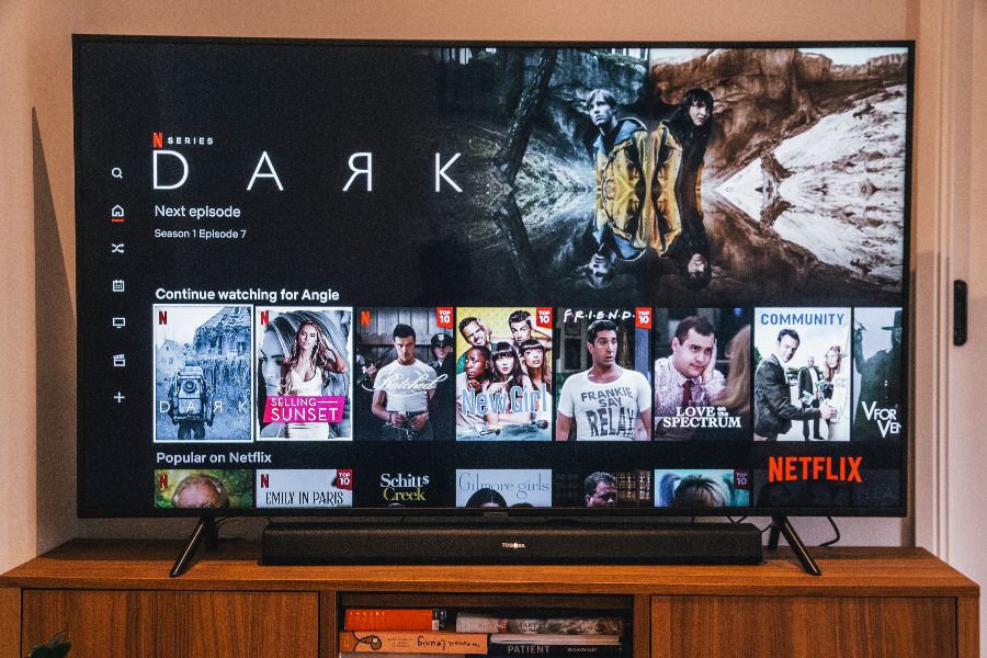 nonton film horor di rumah